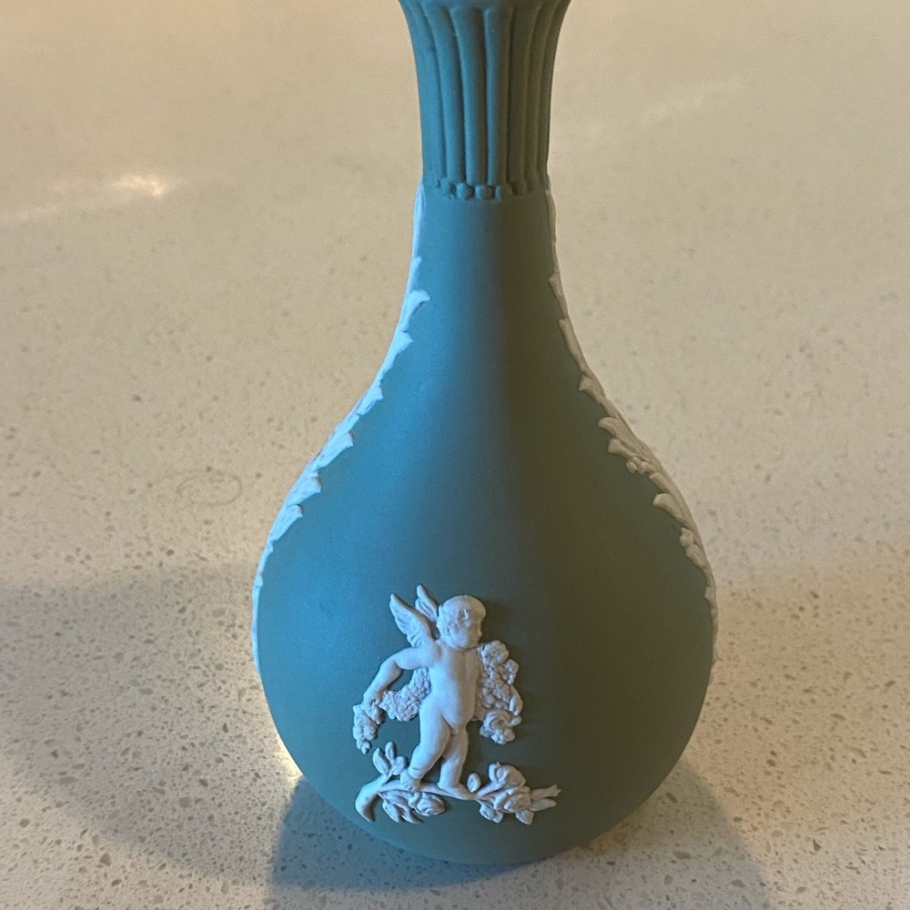 Vintage Wedgwood Jasperware bud Vase Sage Green has white floral & Cherub design - Picture 3 of 7